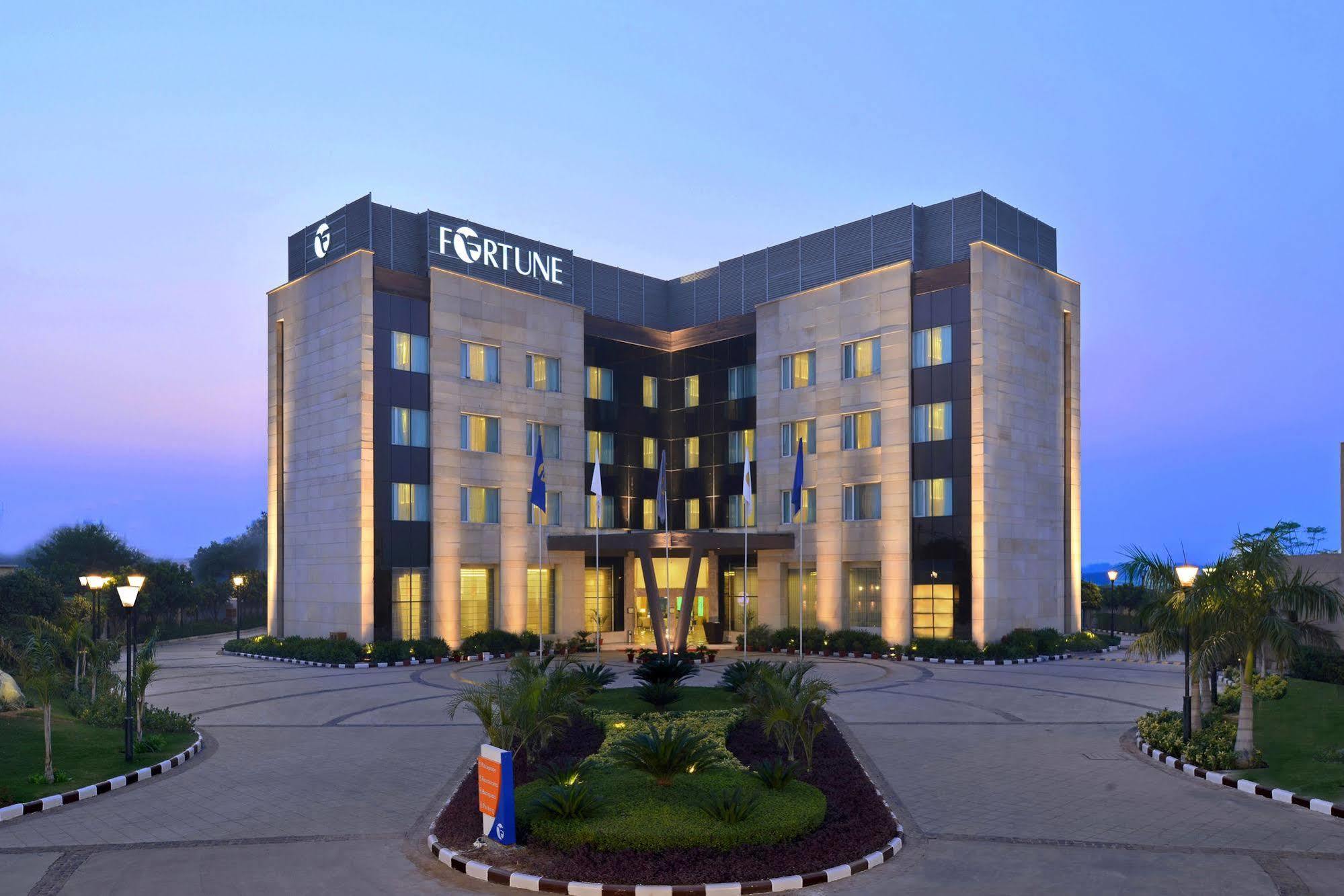 ฟอร์จูน โฮเต็ล พาร์ค ออเรนจ์ สิธาวาลี Hotel Bhiwadi ภายนอก รูปภาพ