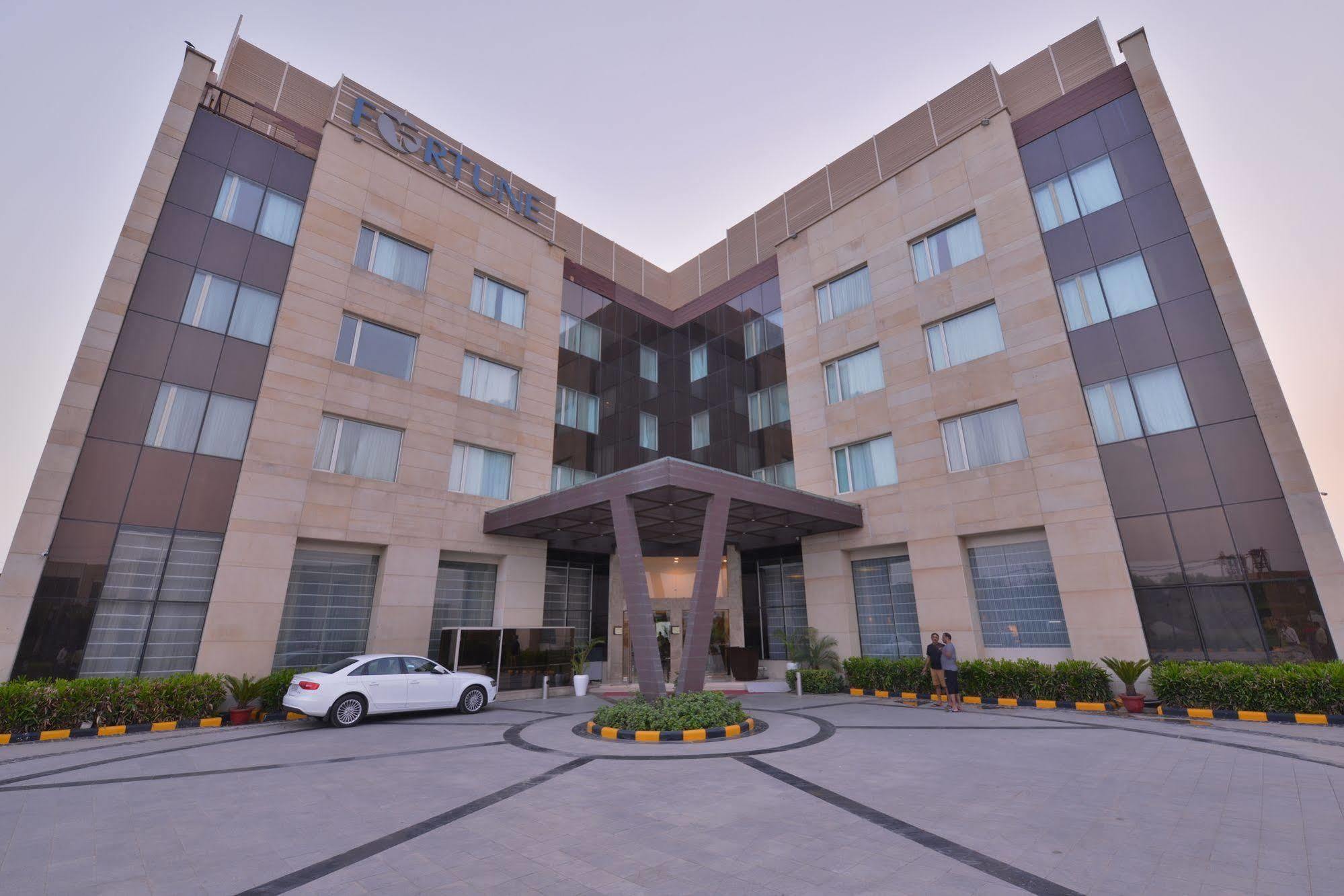 ฟอร์จูน โฮเต็ล พาร์ค ออเรนจ์ สิธาวาลี Hotel Bhiwadi ภายนอก รูปภาพ